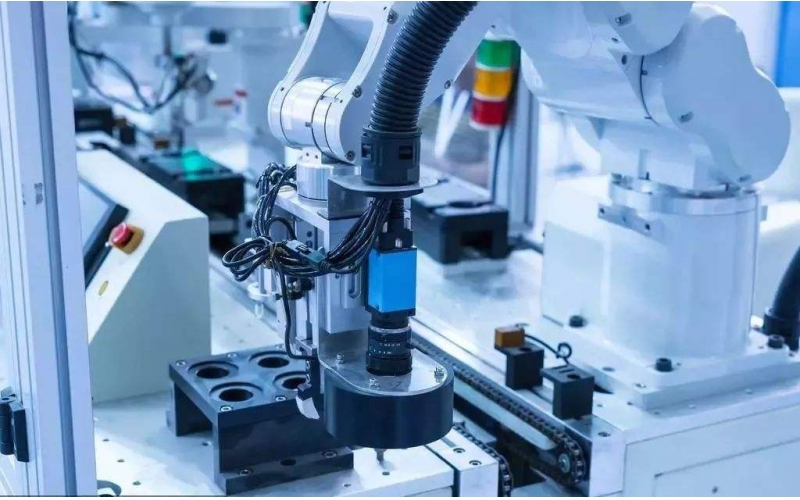 疫情推動工業(yè)企業(yè)智能制造進程，工業(yè)機器人 自動化生產(chǎn)、線上辦公成應(yīng)對利器